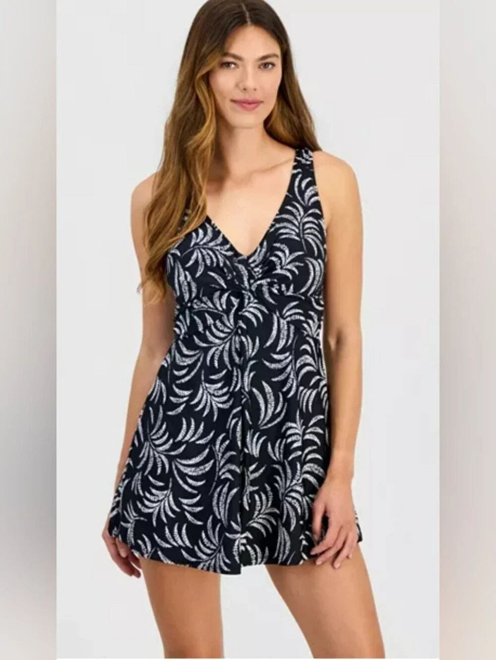 Island Escape Magnolia Underwire Swimdress NWOT Size 14 Black And White